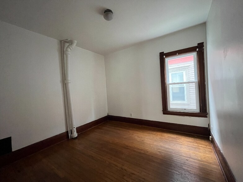Building Photo - 213 S Lowell Ave