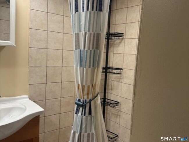 Building Photo - 2136 Barnum Ave