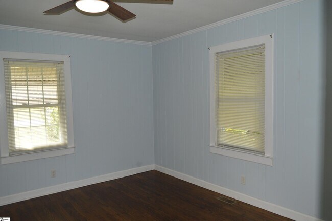 Building Photo - 614 S Mountain View Rd