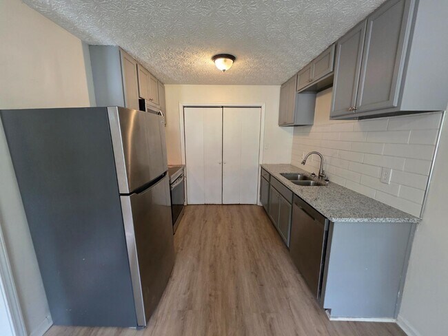 Building Photo - 452 Booth Cir SW