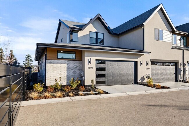 Building Photo - Waterfront End-Unit | 3 Bed | 3 Bath | 2,189 Sq. Ft. | Gated Community | Luxury Lake Living