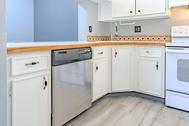 Building Photo - 8215 Sun Spring Cir