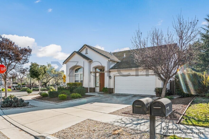 Building Photo - 1468 Bergerac Dr