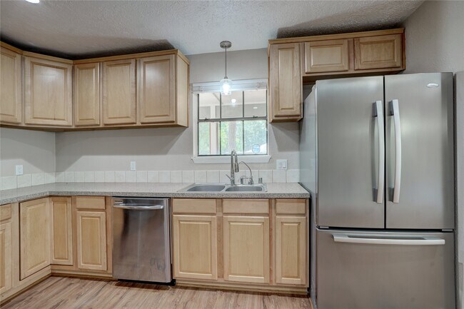 Building Photo - 4811 Holly Ln E
