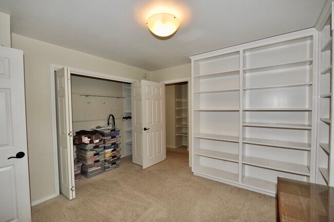 Building Photo - Best Hill Meadows Community- 3 bed 2 bath ...