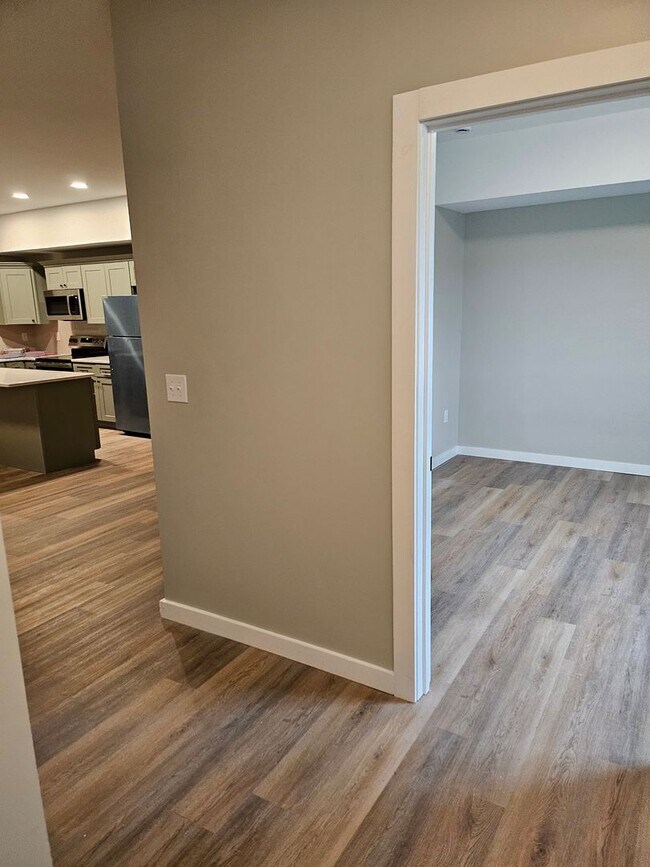 Building Photo - New 2 bed apartment