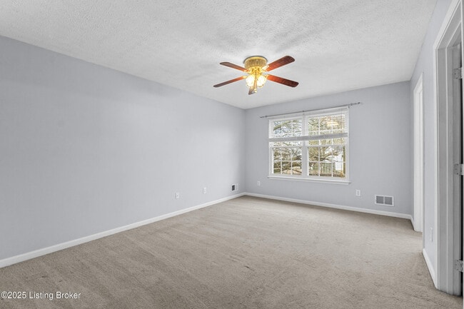 Building Photo - 11001 Bay Run Dr