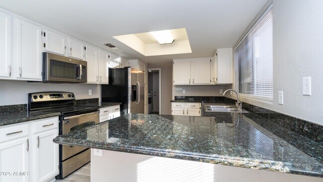 Building Photo - 17220 N 40th Pl