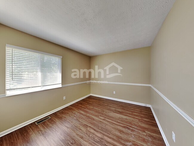 Building Photo - 1001 Vixen Dr