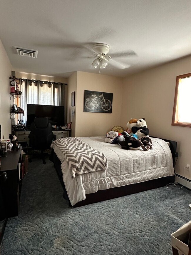 Building Photo - 850 Mountain View Dr