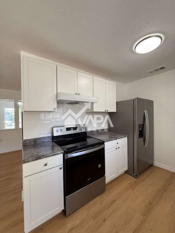 Building Photo - 7814 Hollow Oak