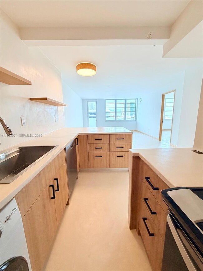 Building Photo - 100 Lincoln Rd