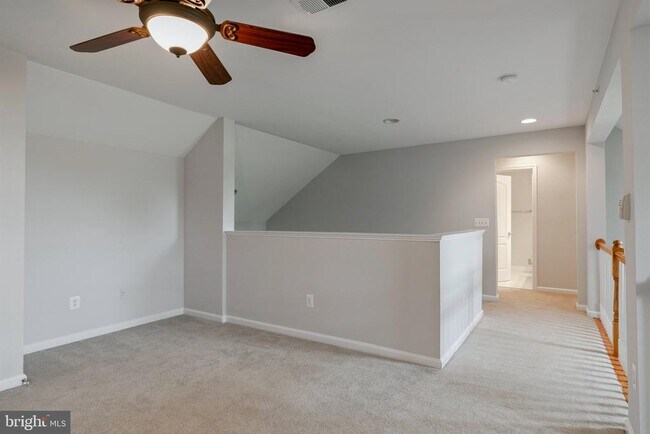 Building Photo - 13960 Greendale Dr