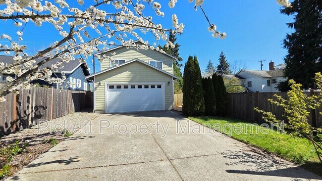 Building Photo - 1733 N Wycoff Ave