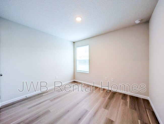 Building Photo - 6052 Redpoll Ave