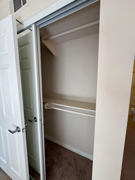 Building Photo - 5510 Owensmouth Ave