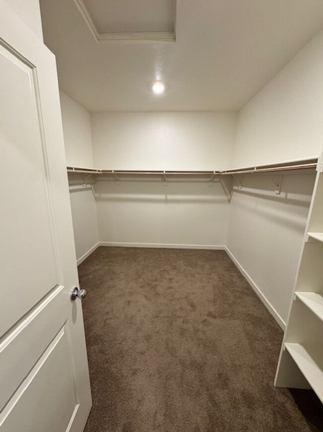 Building Photo - Beautiful 4-Bedroom Home in the Wyndham Estates Neighborhood of Redding! READY FOR MOVE IN!