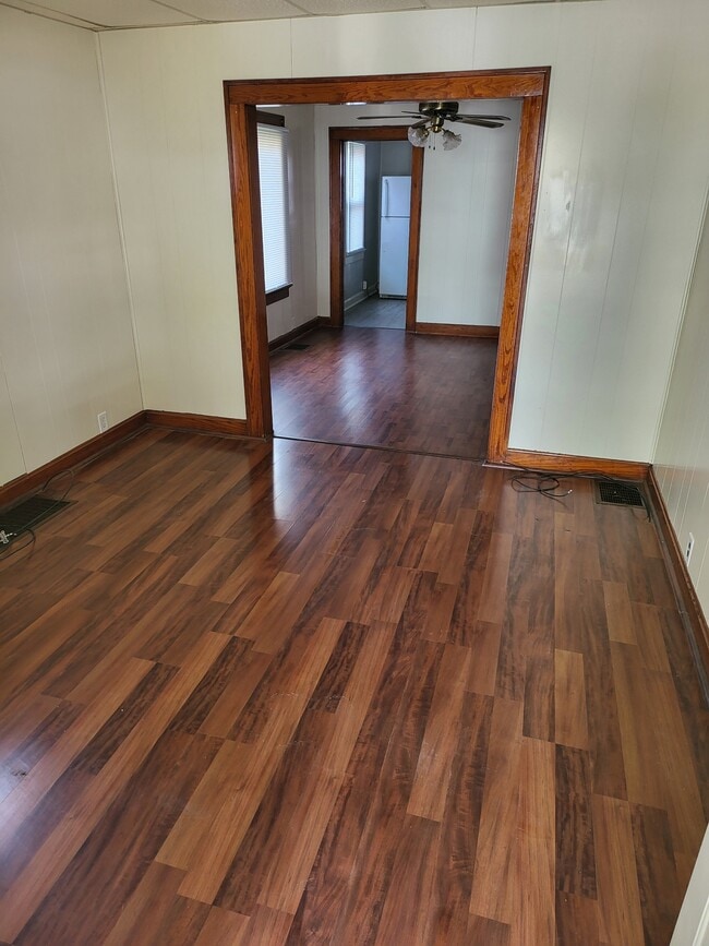 Building Photo - 1124 S Harlan Ave