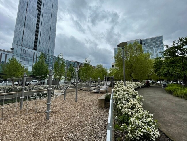 Building Photo - Incredible 1Bd/1Ba Fully Furnished Condo in the Pearl!!!! Corner Unit with Spectacular Views & Ga...