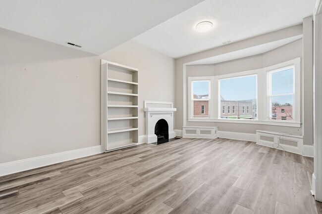 Building Photo - 7 Maple St