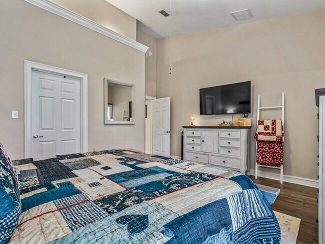 Building Photo - 1633 Cross Pointe Way
