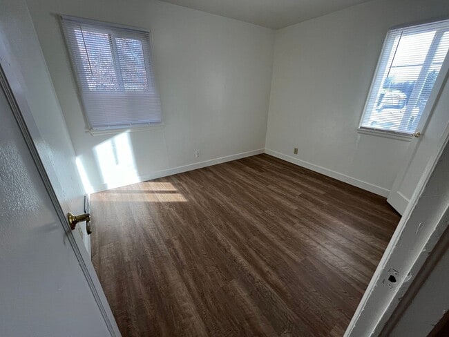 Building Photo - 2923-2925 Poly Dr