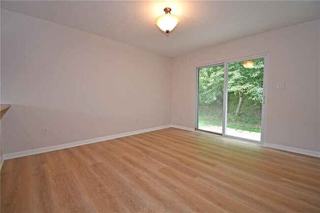 Building Photo - 2291 Flint Dr