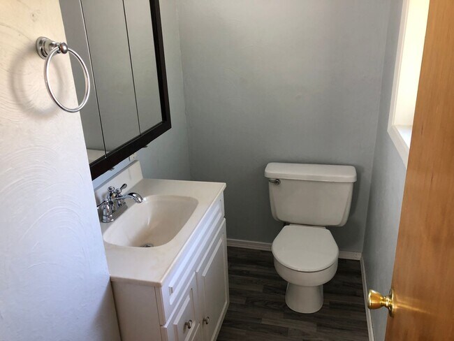 Building Photo - Updated 3 bedroom 1 1/2 bath home with a l...