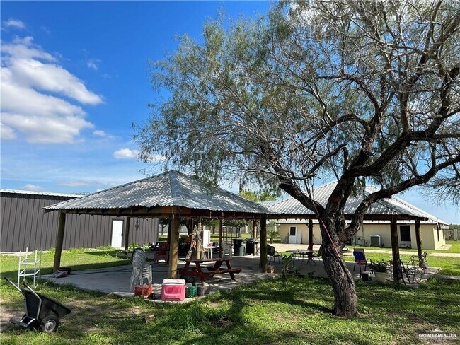 Building Photo - 18 Minnesota Rd