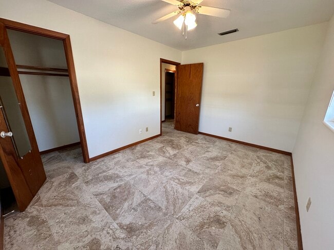 Building Photo - 241 Belaire Dr