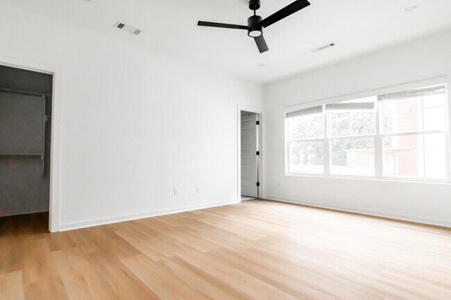 Building Photo - 1599 Brooks Ave