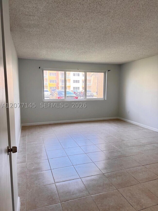 Building Photo - 6990 Miami Gardens Dr