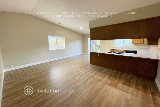 Building Photo - 627 Myrtle Ave