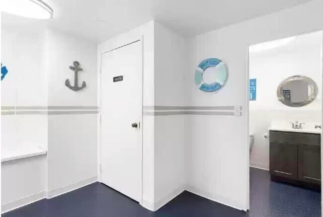 Building Photo - 2 Second St