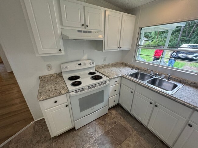 Building Photo - Doublewide in Princeville - Private locati...