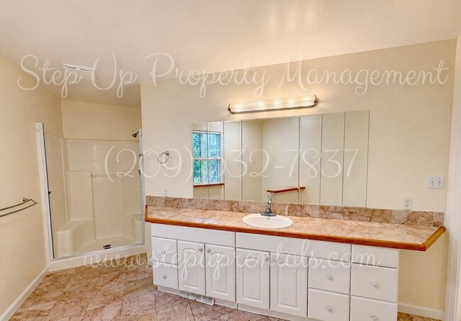 Building Photo - 21767 Longeway Rd