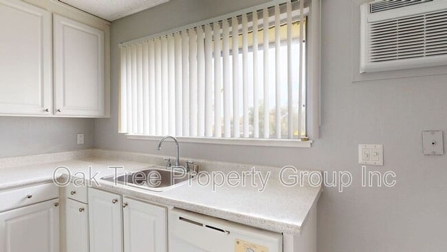 Building Photo - 1922 Cordoba St