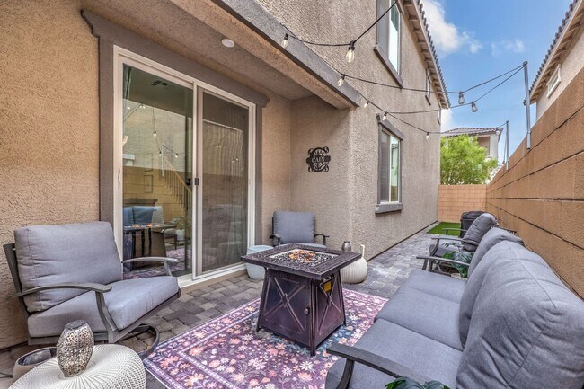 Building Photo - Stunning Skye Canyon Home in gated community with Loft & Upgrades