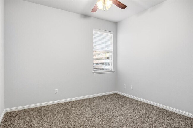 Building Photo - 101 Saddle Ridge Dr