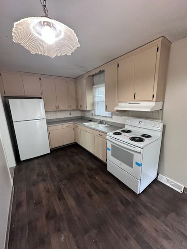 Building Photo - 8417 Grandview Ln