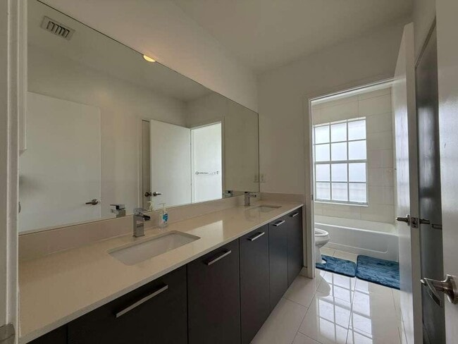 Building Photo - 3563 NW 13th St