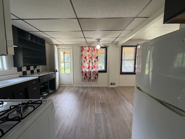 Building Photo - Adorable Home in Lowell School District