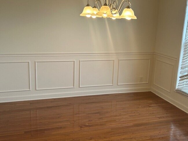 Building Photo - 4236 N Woodstock Dr