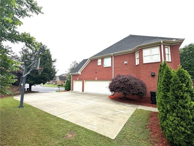 Building Photo - 2852 Summer Branch Ln