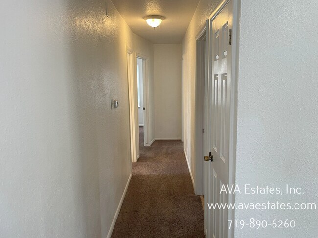 Building Photo - 2707 Cheyenne Ave