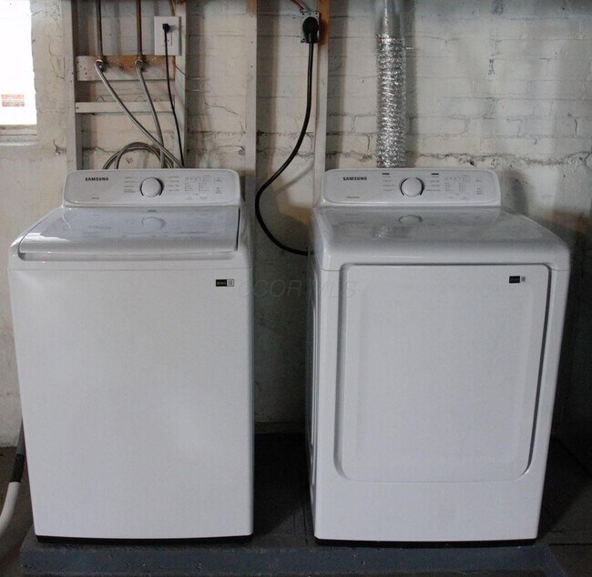 Building Photo - 1170 Walters St