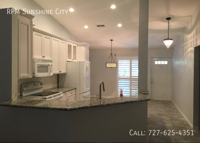 Building Photo - FULLY FURNISHED 2-BED, 2-BATH CONDO WITH U...