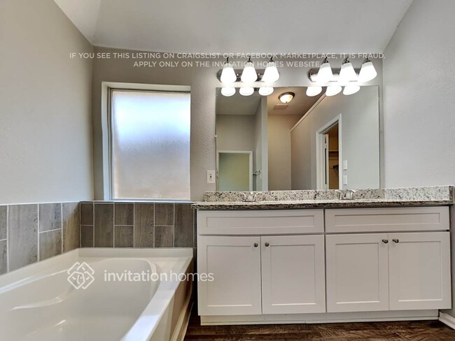 Building Photo - 221 Mulberry Ln