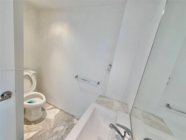 Building Photo - 18071 Biscayne Blvd