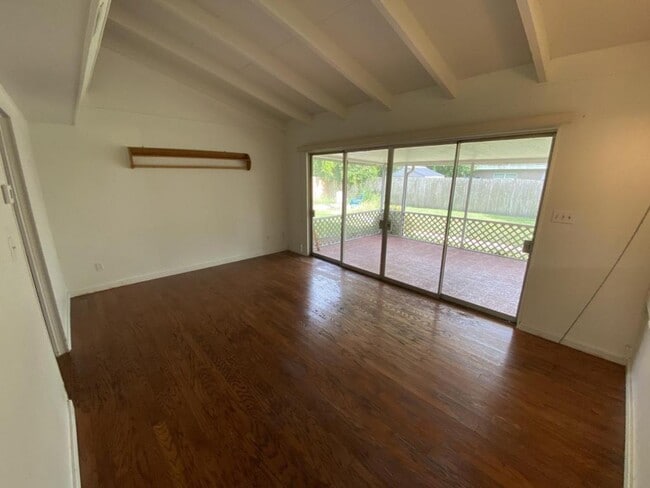 Building Photo - 25 Golfview Cir NE